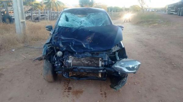 Colis&atilde;o entre carro e motocicleta na BR 135 deixa duas mulheres mortas.(Imagem:PRF)