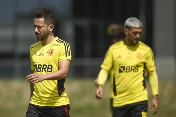 Éverton Ribeiro é favorito no Flamengo para substituir Arrascaeta e vê chance de retomada com Vítor
