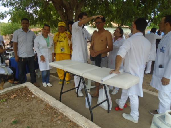 Acad&ecirc;micos de Fisioterapia realizam a&ccedil;&atilde;o social em bairro de Floriano. (Imagem:FlorianoNews)