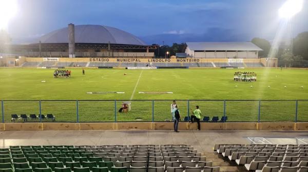 Altos registra baixos p&uacute;blicos no Est&aacute;dio Lindolfo Monteiro.(Imagem: Pablo Cavalcante / ge )