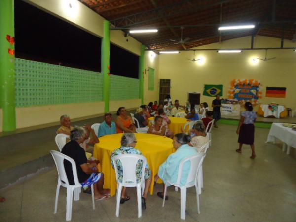 Idosos participam de Jantar organizado pela Funda&ccedil;&atilde;o Pavel e Rotary Club.(Imagem:FlorianoNews)