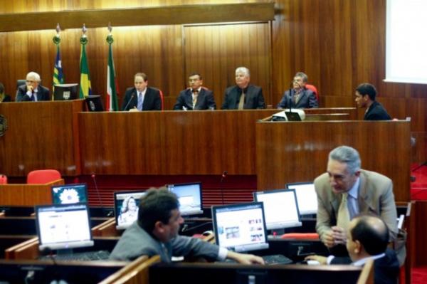 Plenário aprova criação de promotorias e bolsa médica