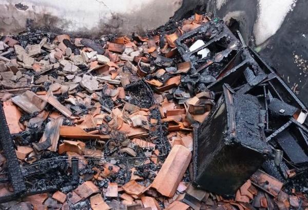 Casa fica destruída em incêndio no Norte do Piauí; suspeita é de curto-circuito em celular carregand