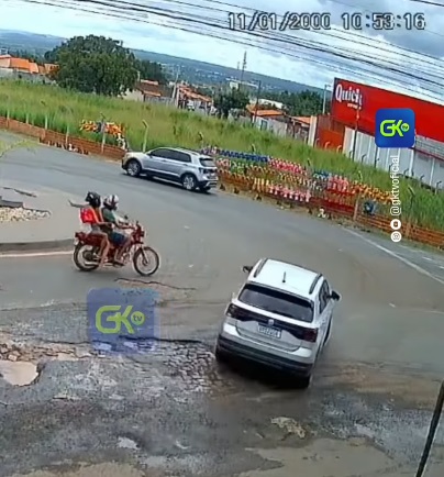 Acidente em rotatória reacende alerta sobre perigos no trânsito em Floriano