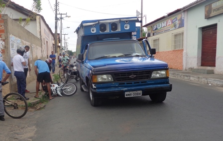 Acidente entre carro e moto deixa uma pessoa ferida em Floriano
