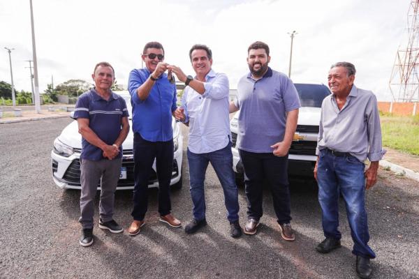 Ciro Nogueira entrega veículos e anuncia novos investimentos em São Luís do Piauí
