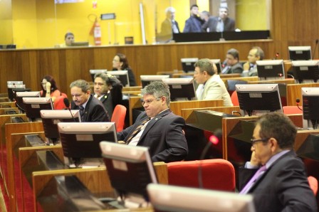 Deputados socilitam obras, delegado e ambulância para o interior