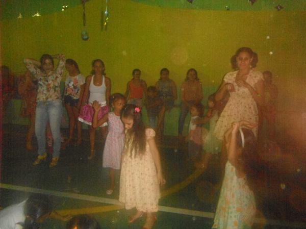 Escola Pequeno Príncipe realiza Baile Encantado