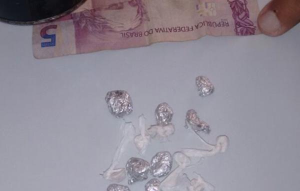 Jovem é preso com 17 pedras de crack em Bom Jesus