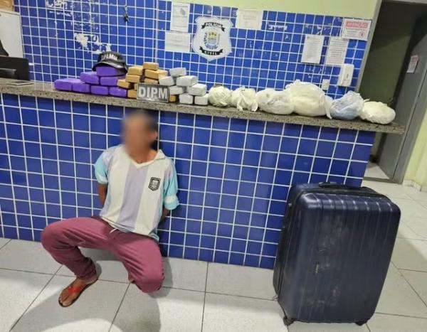 Homem é preso em flagrante transportando mala com 25 kg de maconha e "supermaconha" em Parnaíba