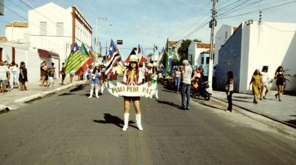 Gin&aacute;sio Primeiro de Maio celebra 61 anos de funda&ccedil;&atilde;o com desfile c&iacute;vico. (Imagem:FlorianoNews)