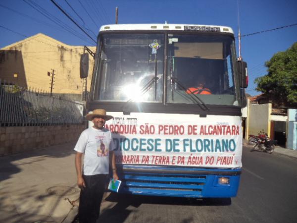 Romeiros de Floriano participam da Romaria da Terra e da Água em Oeiras