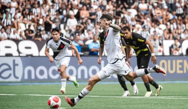 Vasco vira sobre Botafogo e entra no G4 do Cariocão
