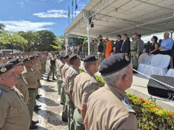 PMPI homenageia policiais e forma turma de oficiais durante solenidade do Dia de Tiradentes