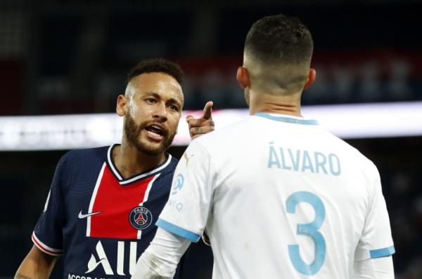 Após Neymar denunciar racismo, Leonardo confia em julgamento: "Há imagens. Há áudio"
