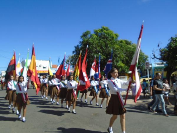 Desfile abre gincana de aniversário do Colégio Industrial