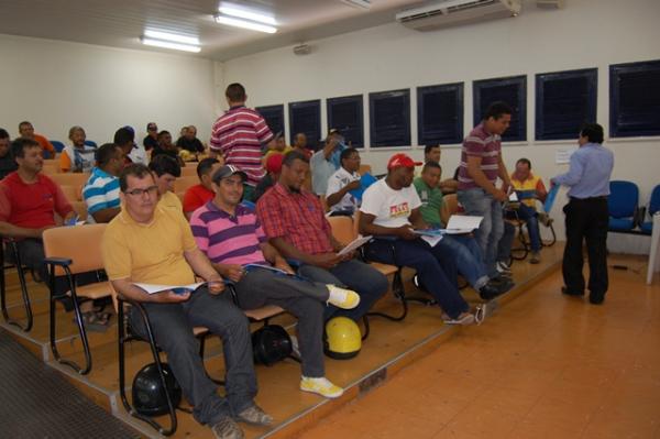 Mototaxistas participam de capacitação em Floriano