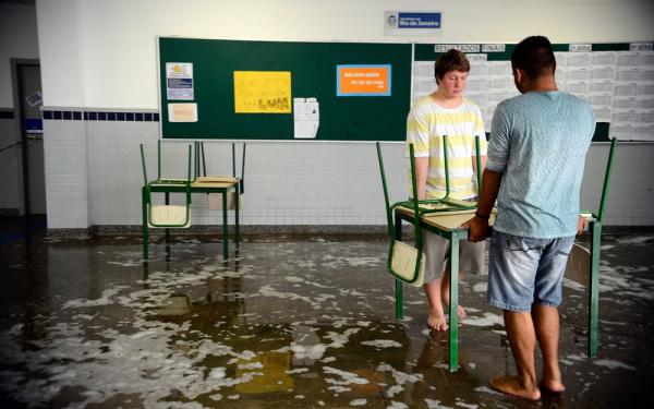 Secretaria de Educação do RJ adia volta às aulas e anuncia atividades online para estudantes