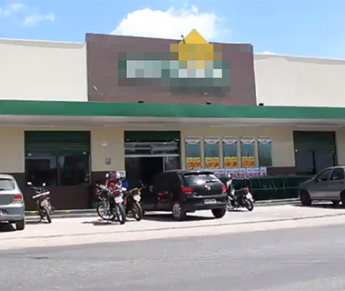 Dois são presos em tentativa de assalto a supermercado