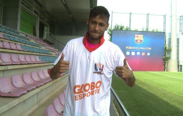Neymar n&atilde;o se negou a vestir a camisa do Inacredit&aacute;vel Futebol Clube.(Imagem:Cassio Barco)