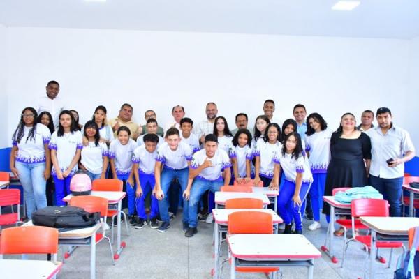 Educação de Floriano entrega a reestruturação da Escola Municipal Dona Aleluia