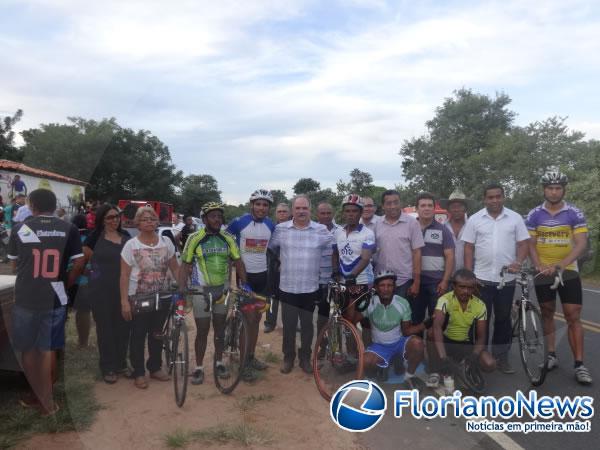 Corrida Ciclista e festa dan&ccedil;ante animaram localidade Pequi.(Imagem:FlorianoNews)