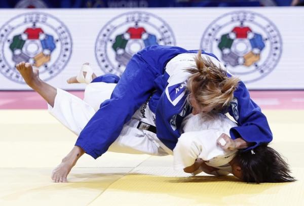 Sarah Menezes dá adeus na estreia, e Nathalia Brigida vai à semi do Mundial