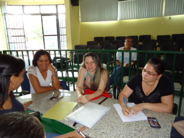 T&eacute;cnicos em Enfermagem ocupam plen&aacute;rio da C&acirc;mara e cobram equipara&ccedil;&atilde;o salarial.(Imagem:FlorianoNews)