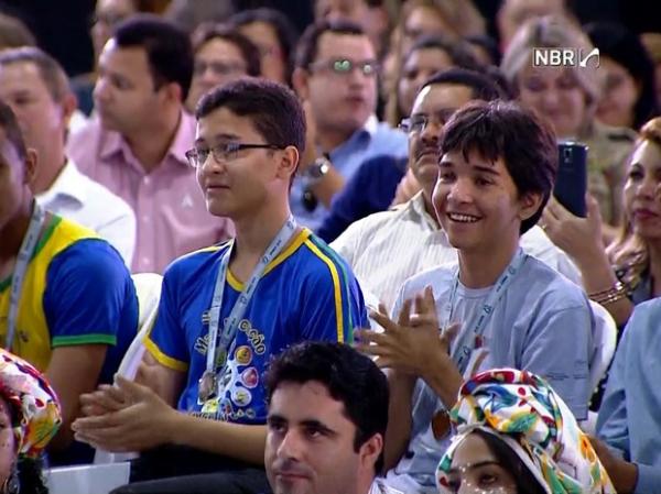 Presidente Dilma homenageia alunos e professores de Cocal dos Alves