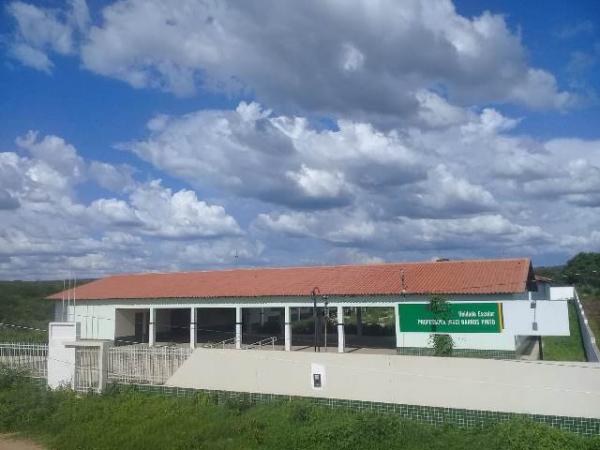 Construída há dois anos, escola de Santa luz aguarda ser equipada para receber alunos