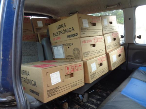 Justiça Eleitoral realiza distribuição de urnas na zona rural de Floriano, Barão e São Francisco