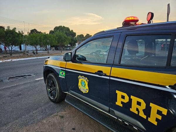 Cerca de 10 mil peças de confecções são apreendidas pela PRF em Picos (PI) sem documentação fiscal