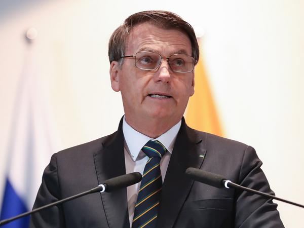 Bolsonaro diz que não cederá a lobby e ameaça demitir quem falar em taxar energia solar
