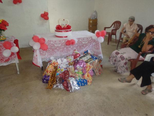 Associação de Moradores do Bairro Irapuá II realizou festa para as mães.(Imagem:FlorianoNews)