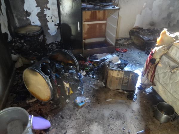 Inc&ecirc;ndio destr&oacute;i quarto de uma casa em Floriano.(Imagem:FlorianoNews)