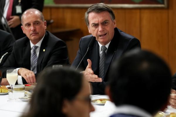 Ministros pressionam Bolsonaro a conter aumento de tarifa do transporte público em 2022