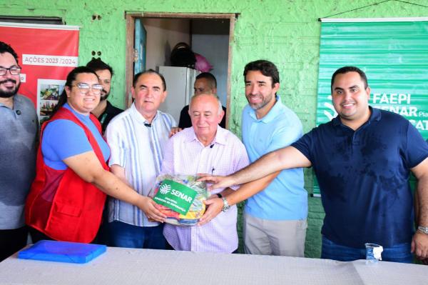 Júlio, Marden, Georgiano e Antônio Reis entregam alimentos em Floriano