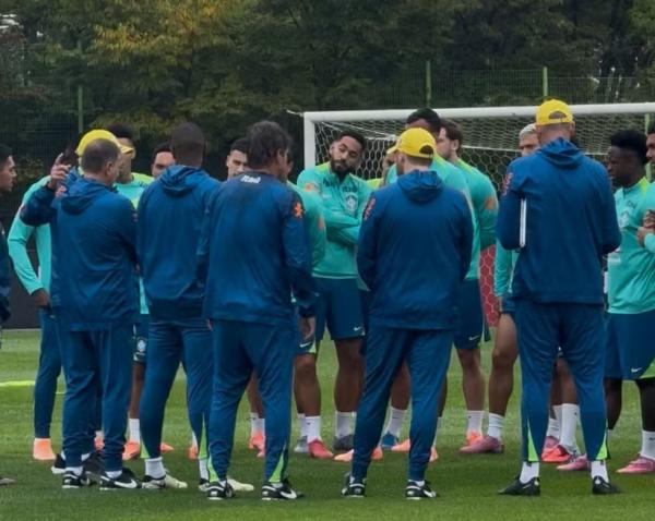 Ancelotti comanda treino em Seul ainda sem indícios de escalação para amistoso