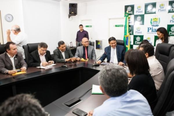 Governo e trabalhadores criam mesa de negociação permanente