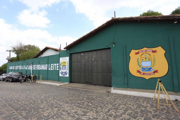 Dez presos fogem da antiga Casa de Custódia em Teresina