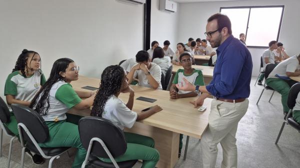 Escola de Tecnologia recebe mais de dois mil estudantes da rede estadual em Teresina