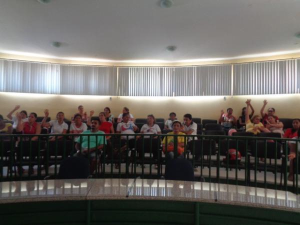 Prefeitura de Floriano marca audiência conciliatória com os servidores da Educação