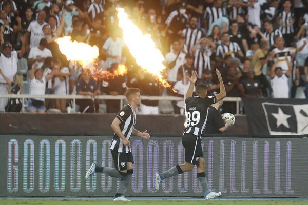 Brasileirão: Botafogo vence o Fortaleza em casa por 3 a 1 e entra no G-4