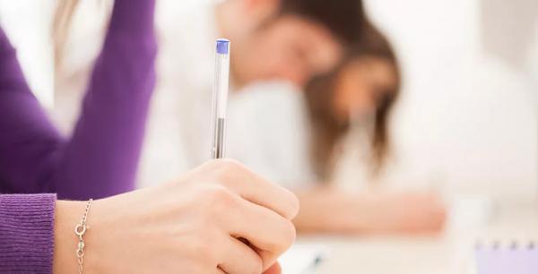 Concurso para professor da educação básica oferece 2.907 vagas com salários de até R$ 3,9 mil