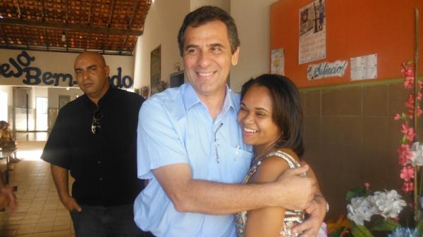 Prefeito fez repasse financeiro a entidade filantr&oacute;pica de Floriano.(Imagem:FlorianoNews)