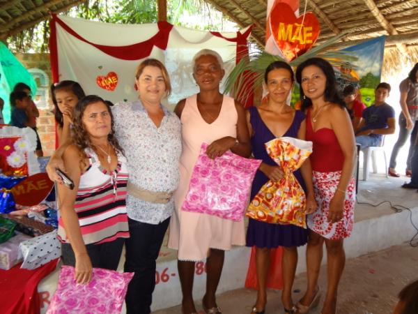 Realizada festa para as m&atilde;es na comunidade Gameleira.(Imagem:FlorianoNews)