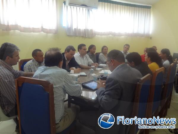 Audi&ecirc;ncia P&uacute;blica debateu situa&ccedil;&atilde;o de ocupantes do Conjunto Jos&eacute; Pereira.(Imagem:FlorianoNews)