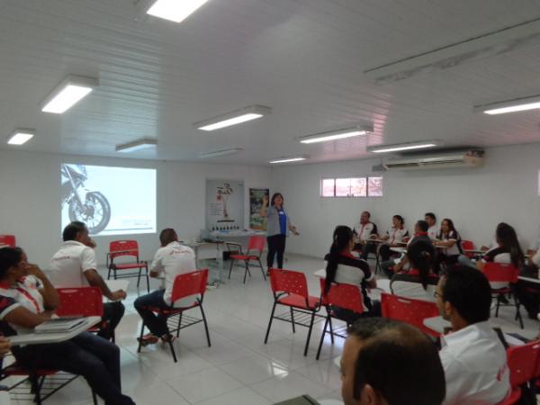 Consultores da Cajueiro Motos participaram de treinamento em Floriano