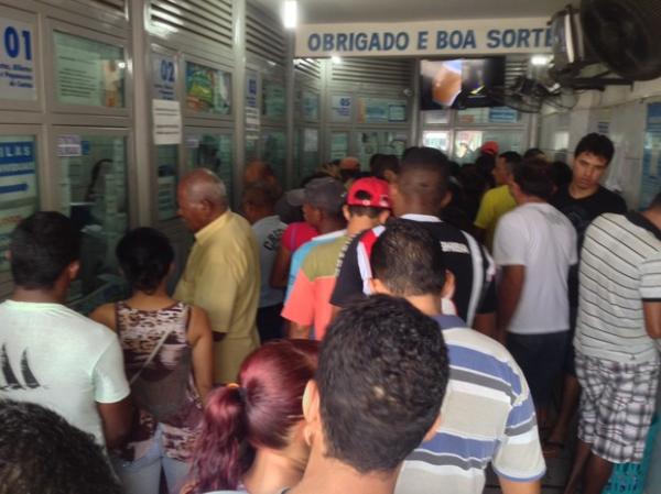 Apostadores no Piauí lotam lotéricas para garantir jogo na Mega da Virada