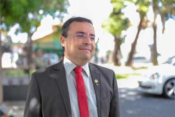 Congresso e STF não podem mais "passar o pano" para Bolsonaro, diz Fábio Novo